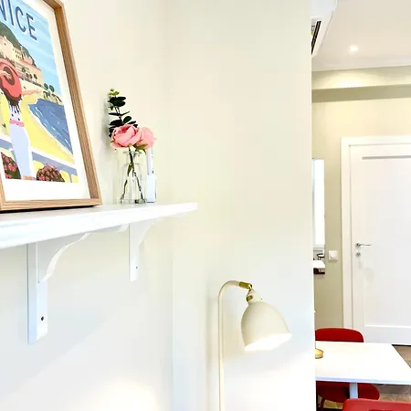 Le Petit - 4 Studios, 2 With Private Terrace - Centre