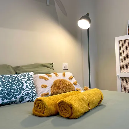 Le Petit - 4 Studios, 2 With Private Terrace - Centre