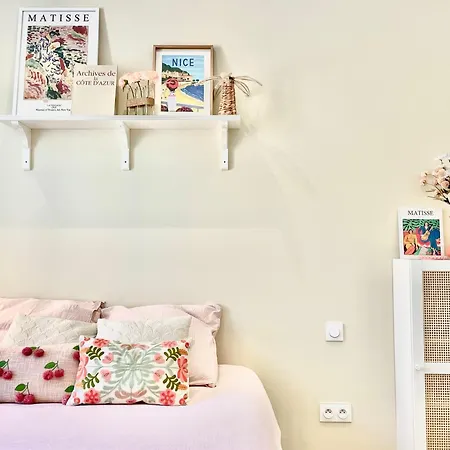 Le Petit - 4 Studios, 2 With Private Terrace - Centre