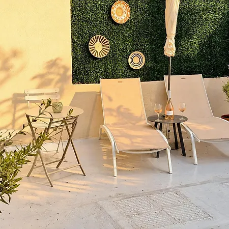Le Petit - 4 Studios, 2 With Private Terrace - Centre *