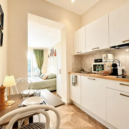 Le Petit - 4 Studios, 2 With Private Terrace - Centre Apartment *