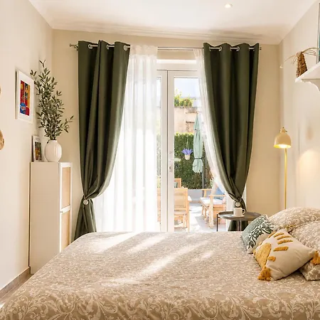 Le Petit - 4 Studios, 2 With Private Terrace - Centre Apartment *