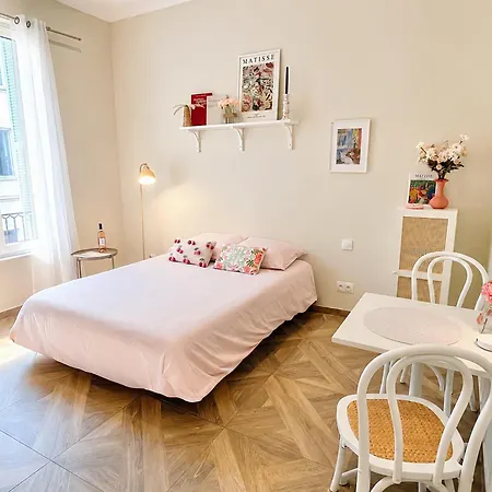 Le Petit - 4 Studios, 2 With Private Terrace - Centre Apartment