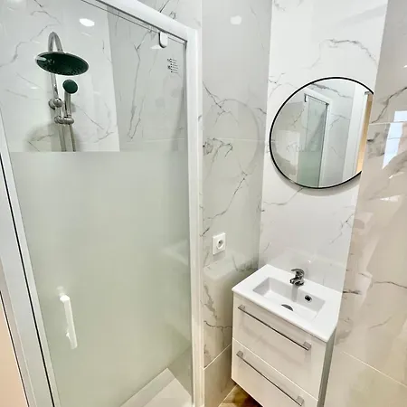 Le Petit - 4 Studios, 2 With Private Terrace - Centre *